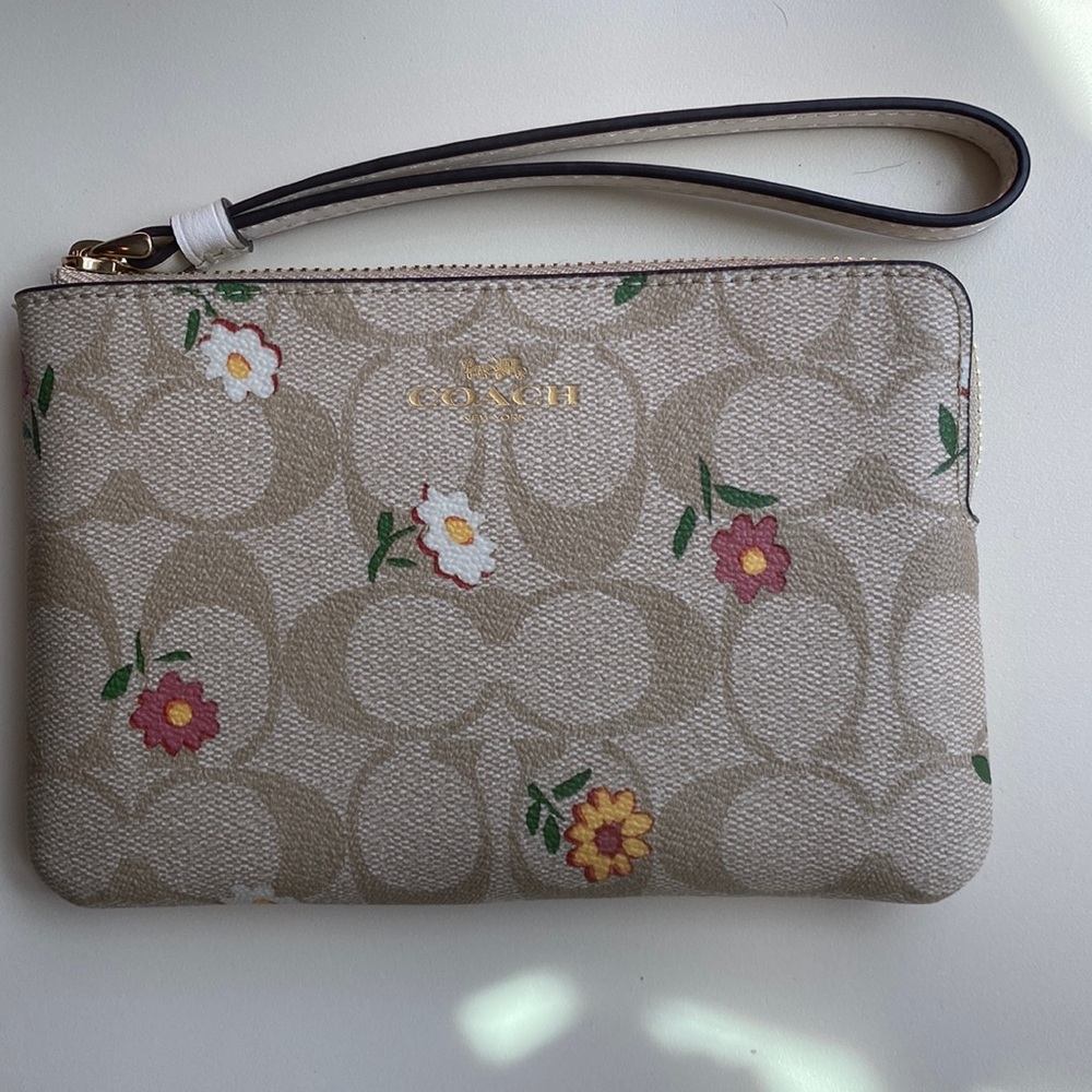 NWT Coach Flower Wristlet